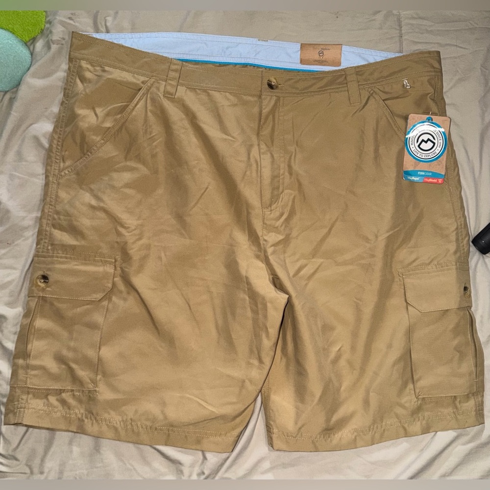 Magellan Outdoors Tan Cargo Shorts with Side Pockets